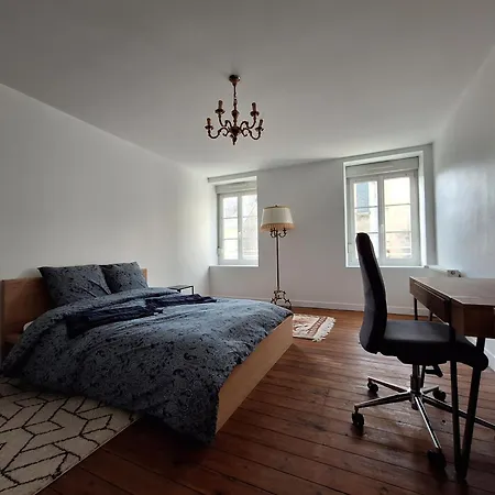 Le Petit Chateau Saint-Cyr-en-Pail