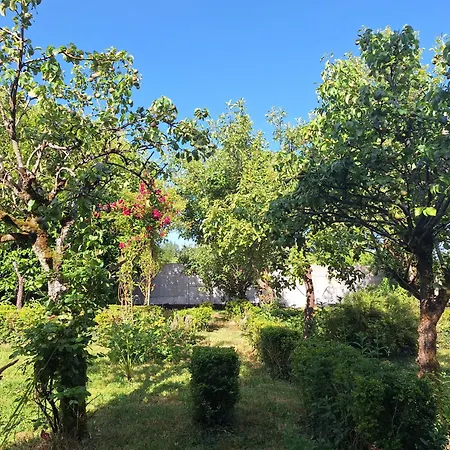 Le Petit Chateau * Saint-Cyr-en-Pail
